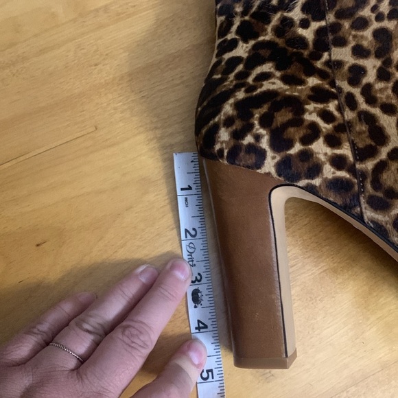 Vince Camuto Nevvina Genuine Cow Hair Leopard Print Heeled Bootie Sz 8.5M EUC - Picture 10 of 10